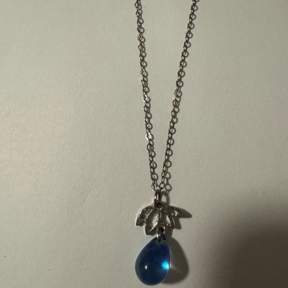 Elegant Silver Necklace with Blue Pendant